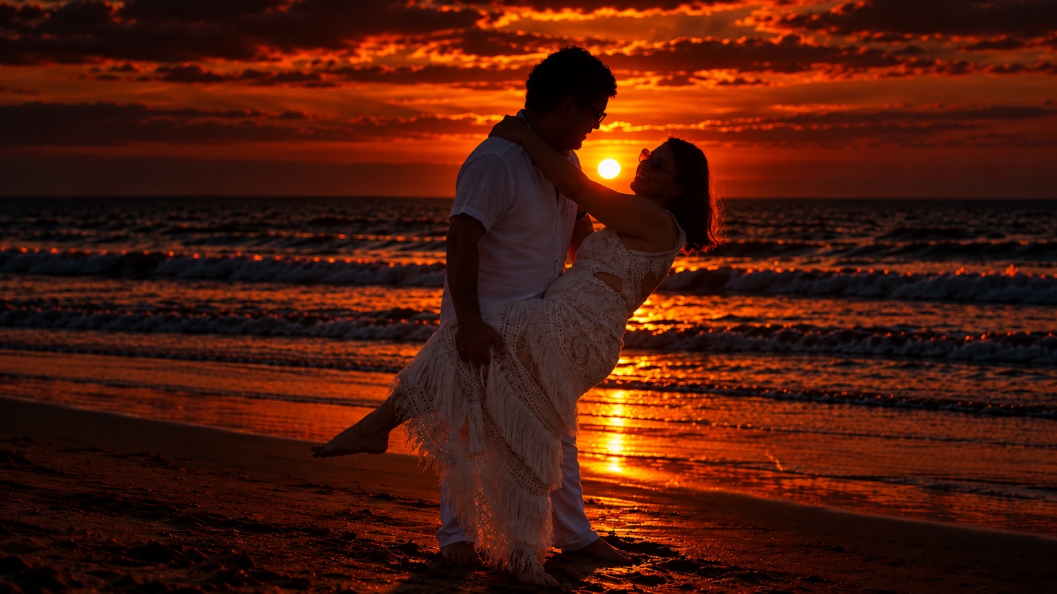Javier sostiene a Candy en la orilla de la playa con el sol y un cielo naranja al atardecer